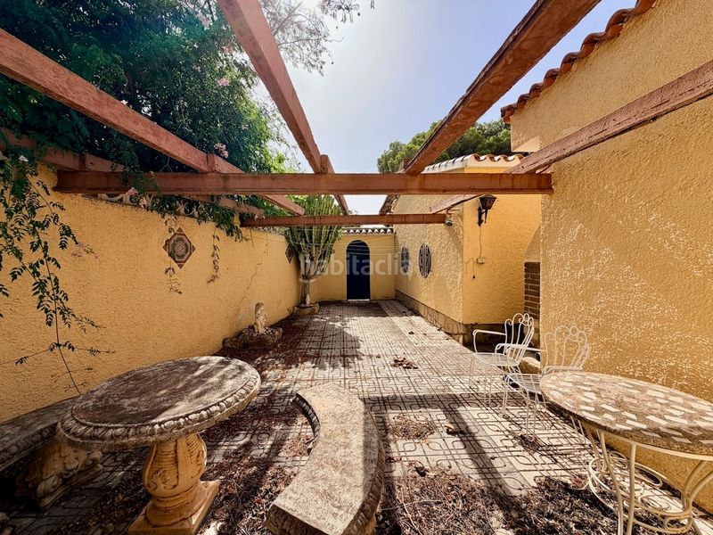 Foto 2373b705-5519-4110-a3d5-076494280505. Casa amb aparcament a Coloma Nucia (la)