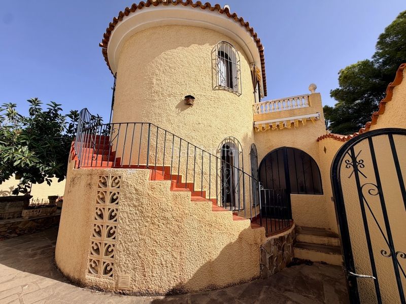 Foto c81e9c43-18aa-40fa-bc2c-c1766792c0a8. Casa amb aparcament a Coloma Nucia (la)