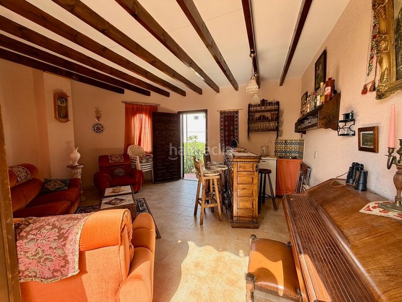 Foto cea5e3bc-2118-48f1-ac26-2e4b9b625ebb. Casa amb aparcament a Coloma Nucia (la)