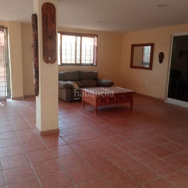 Foto 0e61aaa4-c3e0-4996-b7d2-9c5136a4ee9a. Casa amb aparcament a Sierra Helada Benidorm