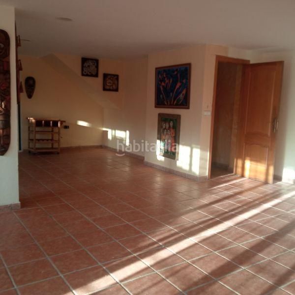 Foto af13ec01-c881-4a9b-aba2-0c0e37421f2f. Casa amb aparcament a Sierra Helada Benidorm