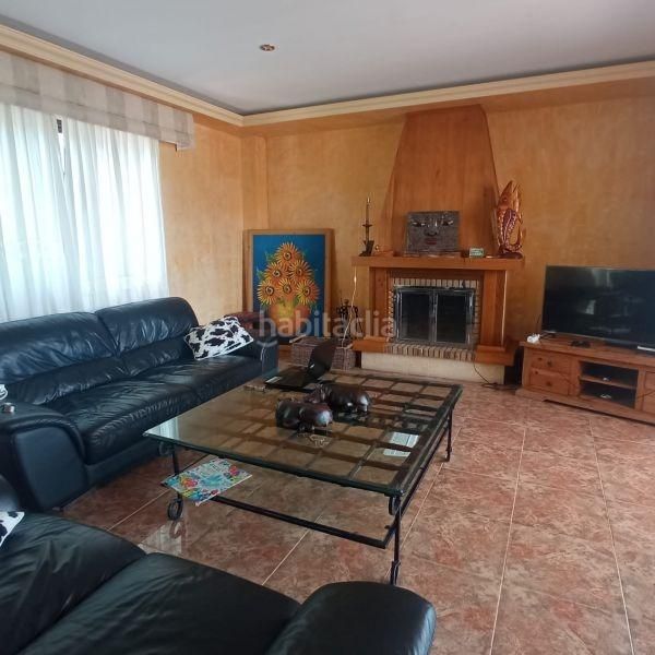 Foto ca5d5b1a-5422-4939-8c1f-211bb3fa6c20. Casa amb aparcament a Sierra Helada Benidorm