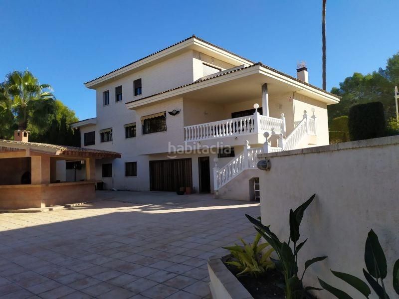Foto dbeef2f6-02fb-4b3f-80b6-a596a4224bd3. Casa amb aparcament a Sierra Helada Benidorm