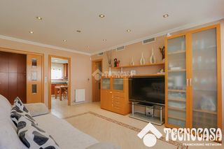 Flat in Pomar. Piso en venta en badalona