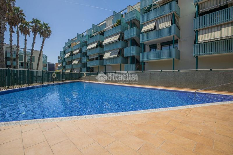 Foto 293b10be-d9ae-4a70-be6d-461a68bb3e77. Pis amb calefacció piscina a Montigalà Badalona