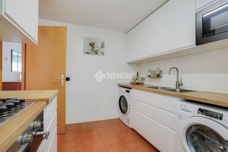 Foto d1ed2630-57e3-475e-87d6-953e8508c702. Pis amb calefacció piscina a Montigalà Badalona