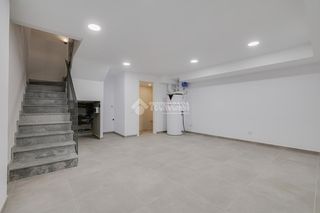 Towny house in Casagemes. Casa en venta en badalona