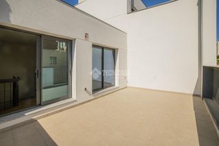Casa bifamiliare in Casagemes. Casa en venta en badalona