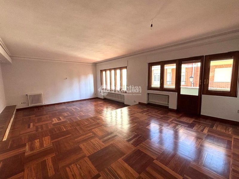 Foto 1f46ec28-e01c-4908-a634-1a62c6e50a88. Edifici a Medina del Campo