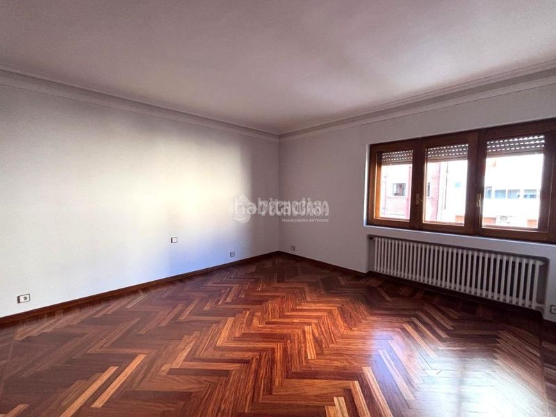 Foto c45df735-e47a-4ad3-ab51-948a07ab90b4. Edifici a Medina del Campo