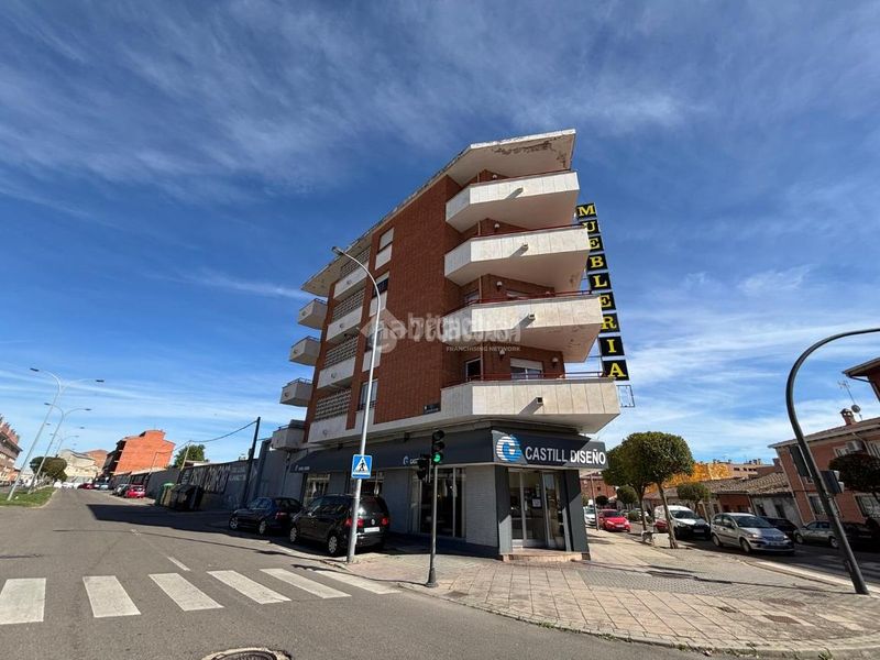 Foto 5c29d1d3-e09d-4fe6-b32e-c50f7b9a670f. Pis a Medina del Campo