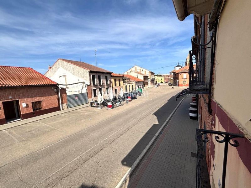 Foto c992cfd0-95f8-4e6a-88b3-e95eb87f243b. Edifici a Rueda