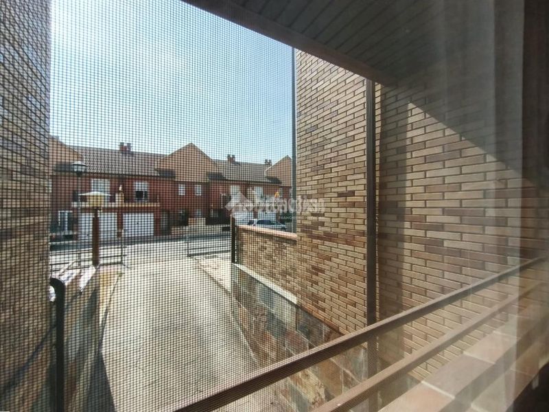 Foto 253e1d55-7ec3-4f8b-90bd-729d5cf2e84c. Maison jumelée avec parking dans Medina del Campo