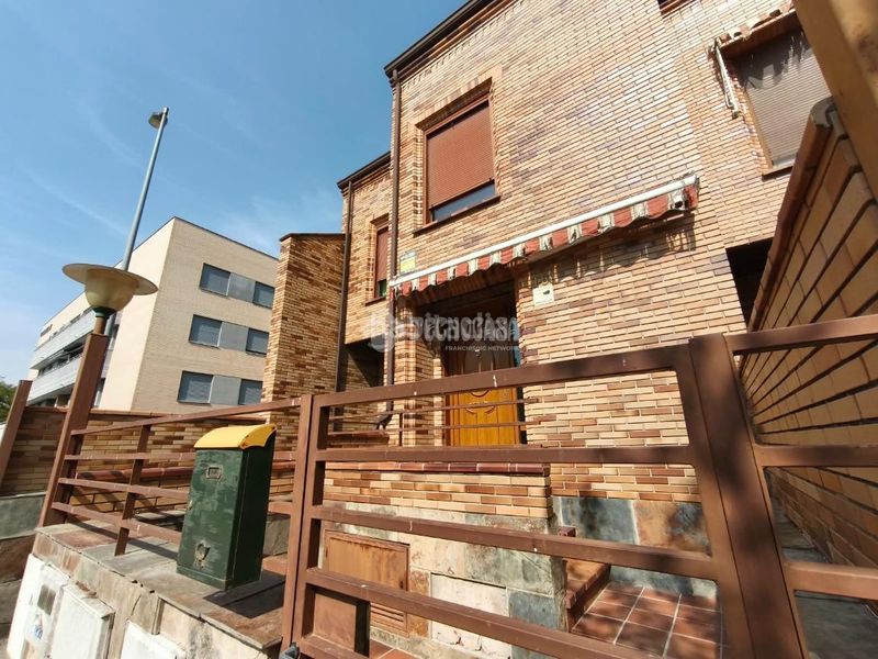 Foto 421f393f-c7bb-4903-90f4-d0e07141cfeb. Maison jumelée avec parking dans Medina del Campo