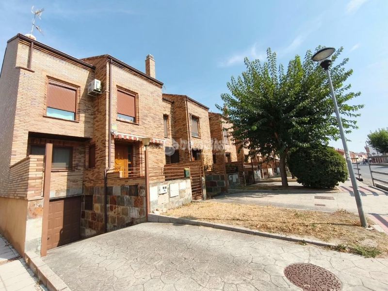 Foto a37b1ad2-9b21-42bc-9a44-37d7d1073c8b. Maison jumelée avec parking dans Medina del Campo
