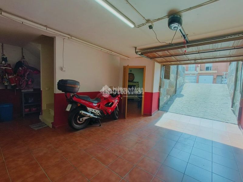 Foto ae2565dc-58aa-4074-a634-e34972bd45d4. Maison jumelée avec parking dans Medina del Campo