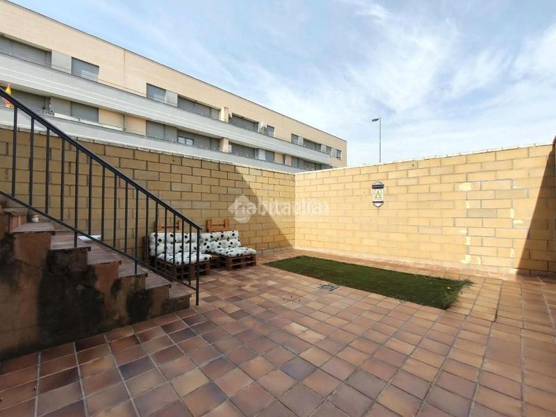 Foto dfb7cdcd-aa21-4bd8-8237-468aaa78c110. Maison jumelée avec parking dans Medina del Campo
