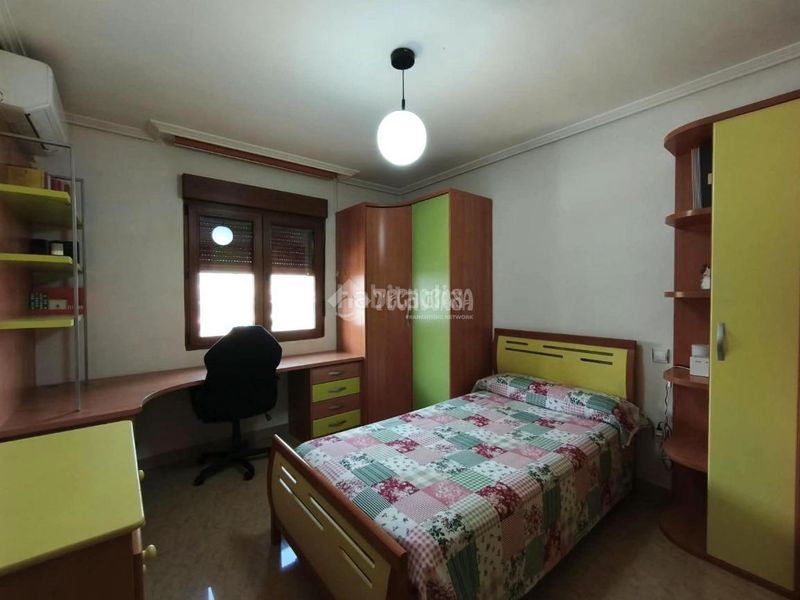 Foto f4820ee1-55de-42f1-a072-78763c2fbba0. Maison jumelée avec parking dans Medina del Campo