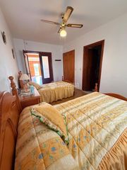 Casa aparellada a Centro. Casa en venta en antequera