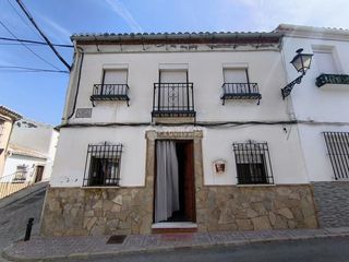 Casa aparellada a Centro. Casa en venta en antequera