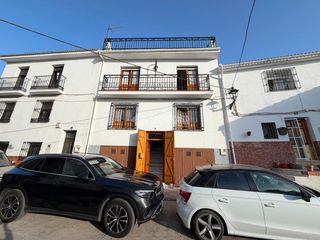 Casa aparellada a Casabermeja. Casa en venta en casabermeja