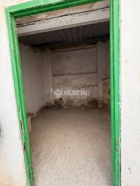 Foto ead4cafd-3259-45d5-856f-0e9c558bb154. Aparcament cotxe a Cueva de Menga Antequera