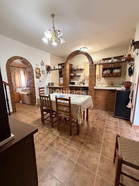 Foto b6c5fd01-96ed-4d98-b248-01b8cea78e2a. Casa aparellada a Zona de la Vega Antequera
