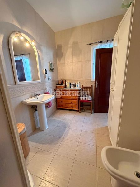 Foto dfce027f-7697-4fc4-a860-71be1866b6af. Casa aparellada a Zona de la Vega Antequera