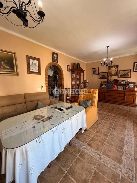 Foto fad215aa-3e9b-424b-839b-bef0390f139d. Casa aparellada a Zona de la Vega Antequera