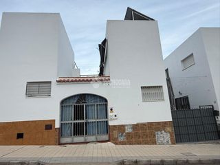 Doppelhaus  Avda. el calvario. Casa en venta en paradas