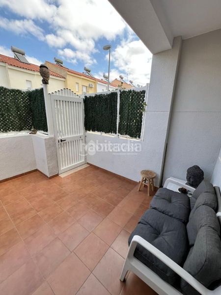 Foto 419ee813-4c4f-44f4-aaa6-d70cbb9970d1. Casa aparellada amb calefacció aparcament a Almonte Almonte