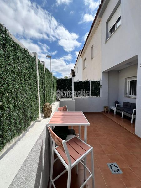 Foto 5a707229-061b-46ab-bd5d-0326f276a800. Casa aparellada amb calefacció aparcament a Almonte Almonte