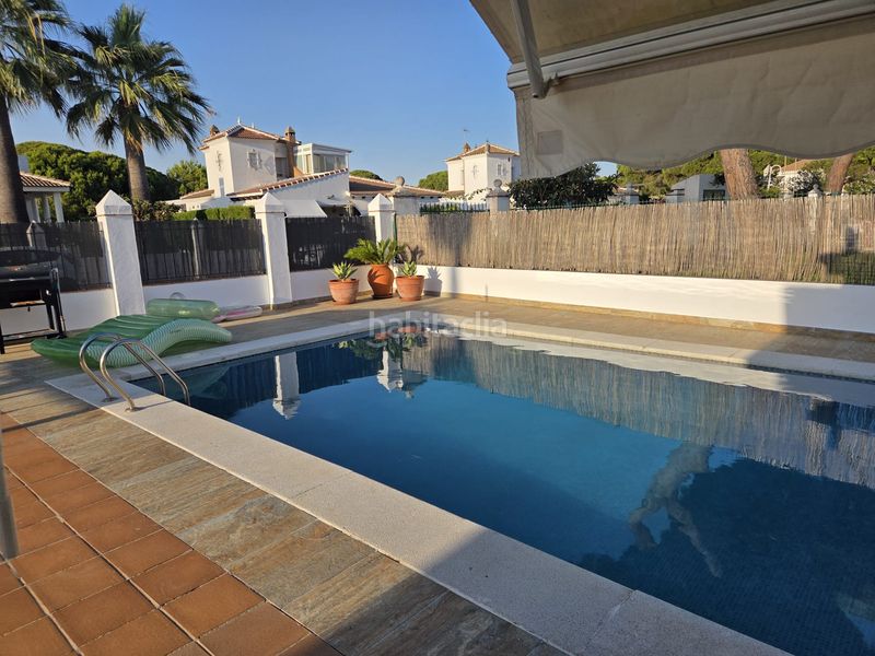 Foto 63c23335-ab21-4194-a159-06fbedee3aa0. Chalet in avenida cristóbal colón 2 in El Portil