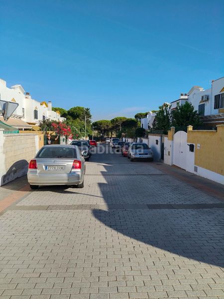 Foto 055df20a-bf1a-45ef-a390-1d969983f37e. Casa pareada en calle ortega y gasset 1 adosado pareado de esquina en Bellavista 238m de parcela en Aljaraque