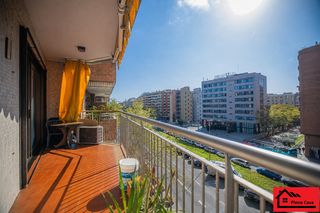 Location Appartement  Avinguda de roma. Piso recion reformado para entrar a vivir, a cinco minutos estac