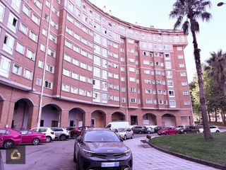 Flat  Rúa alfonso rodríguez castelao. Piso exterior soleado, 3 habitaciones, garaje y trastero — los r
