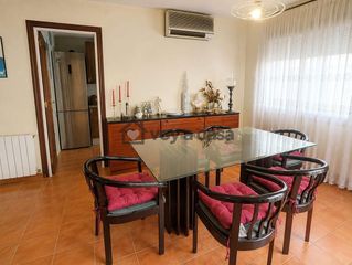 Appartamento in Calella. Amplio piso de 127 m con 3 habitaciones y ascensor en excelente