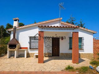 Haus  Calle de les assutzenes. Casa a 4 vientos independiente con 554 m de parcela, vistas pano