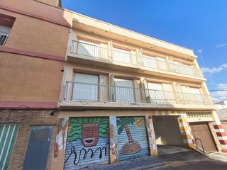 Edificio  Calle de l'àncora. Edificio en venta club náutico perellonet