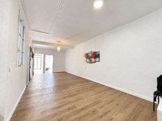 Piso  Carrer nou de la rambla. Amplia vivienda de 115 m² con cuatro habitaciones, balcones y pa