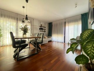 Flat  Carrer de ramon llull. Piso exterior reformado y amueblado - ¡listo para vivir!