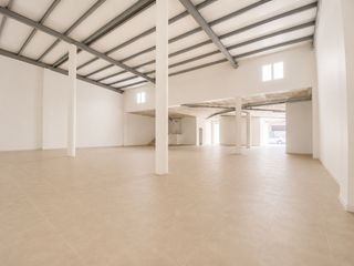 Lloguer Local Comercial  Carrer del flor de lis. Local comercial 506 m² · zona hospital y universitaria · poble n