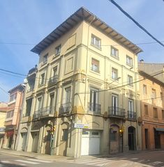 Pis a Carretera d'olot 7. Senyorial, ampli i amb terrassa un habitatge �nic a ripoll