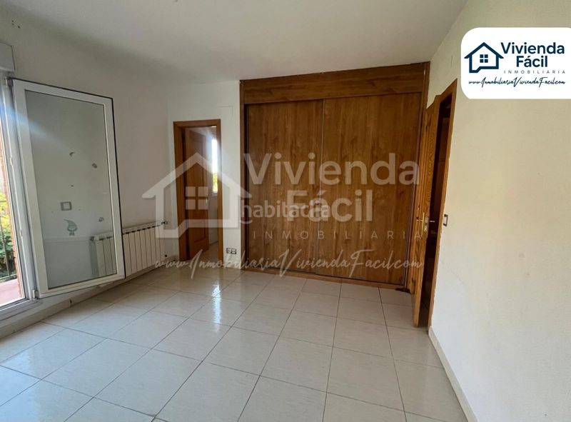 Foto 4b16d13c-95ac-4d34-bbaf-ffe871db3a43. Xalet amb xemeneia calefacció aparcament a Las Lomas Seseña