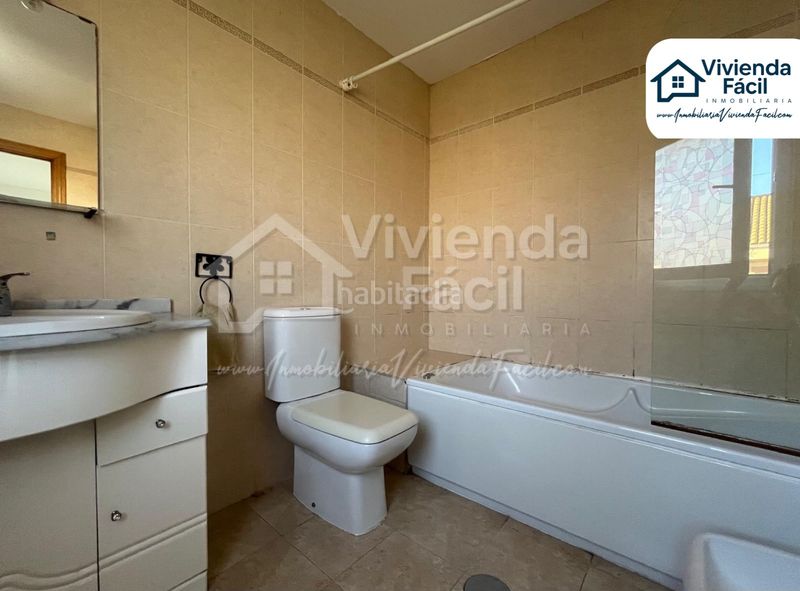 Foto ae991dfb-ba0b-472c-b9c7-487a7a4eec52. Xalet amb xemeneia calefacció aparcament a Las Lomas Seseña