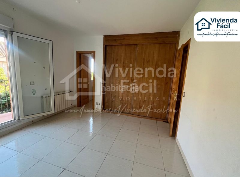 Foto be5b6d77-e751-4803-853c-8a3cfaec63ba. Xalet amb xemeneia calefacció aparcament a Las Lomas Seseña