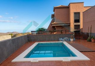Casa  Calle zaragoza. Magnífico chalet con piscina en guía de isora