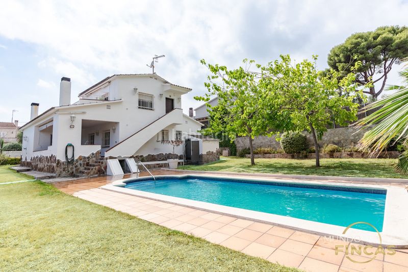 Foto ecac677d-b854-4078-ba99-c739ee734d9e. Xalet amb xemeneia calefacció aparcament piscina a Coma-ruga