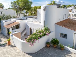 Chalet dans Carrer cala d'hort 10. Villa mediterr�nea de ensue�o en cala d'or - mallorca