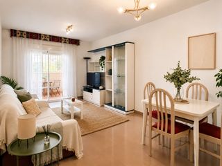 Piso  Avenida primero de mayo. Piso de 3 dormitorios con terraza, piscina, garaje y trastero ju